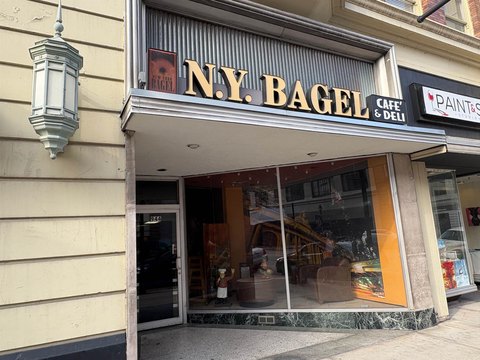 Equipped Restaurant in Downtown Huntington