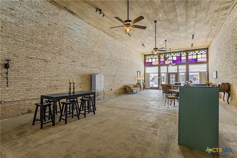 Storefront with Enclosed Courtyard