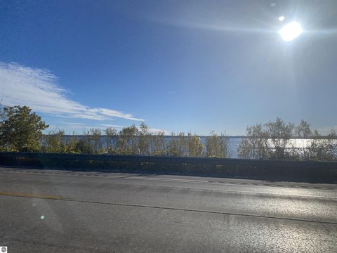 SUTTONS BAY, MI