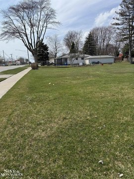 Residential Lot in Marine City