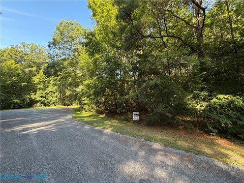Land, Hartfield, VA