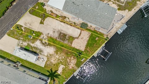 Waterfront Buildable Lot with Boat Lift
