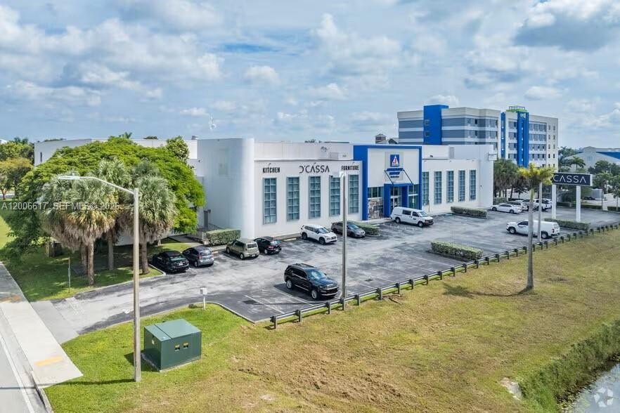 Doral Mixed-Use Freestanding Building