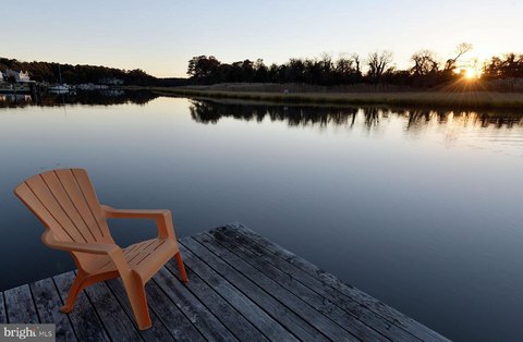 Canal-Front Lot in North Shores