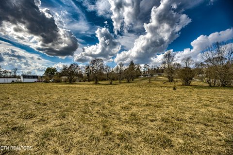 7.9 Acres in Clinton, TN