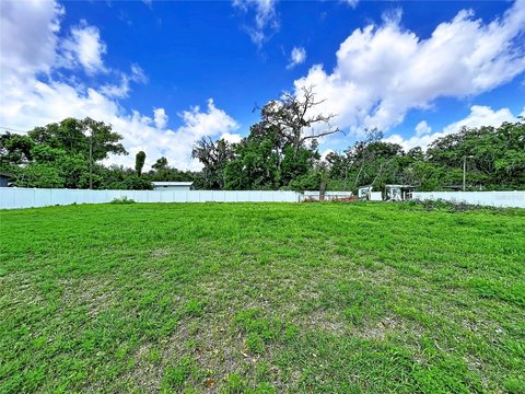 Spacious Lot in Established Neighborhood