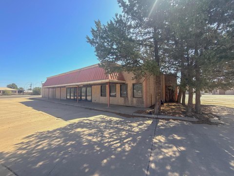 Open-Plan Concrete Storefront