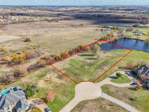Residential Land in Quiet Neighborhood
