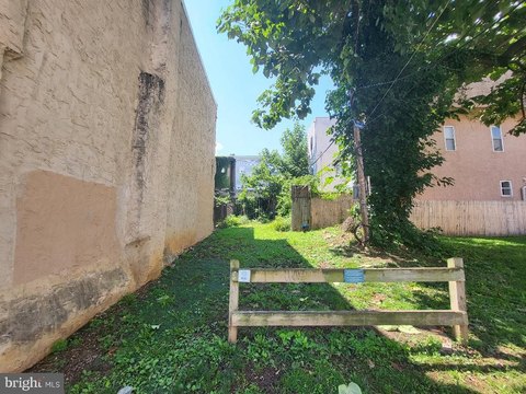 Land, PHILADELPHIA, PA
