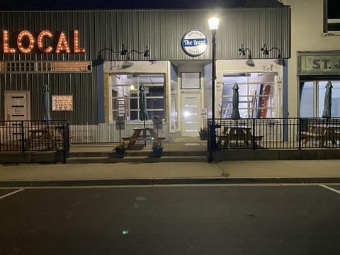 Centreville Commercial Bar/Restaurant For Sale