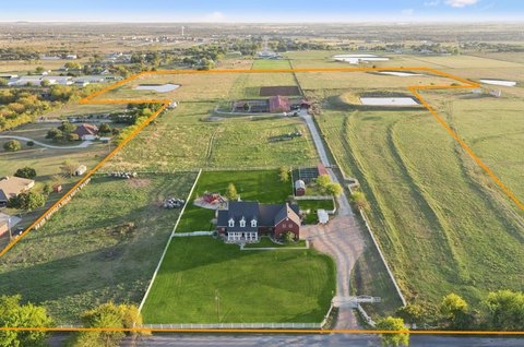 Equestrian Ranch with Arena & Ponds