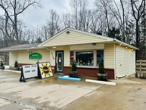 Lucinda Commercial Building For Sale