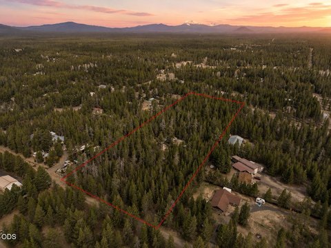 La Pine Land with Cabin