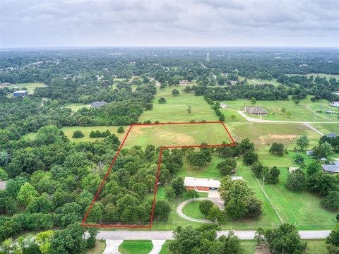 Residential Land in Choctaw, OK