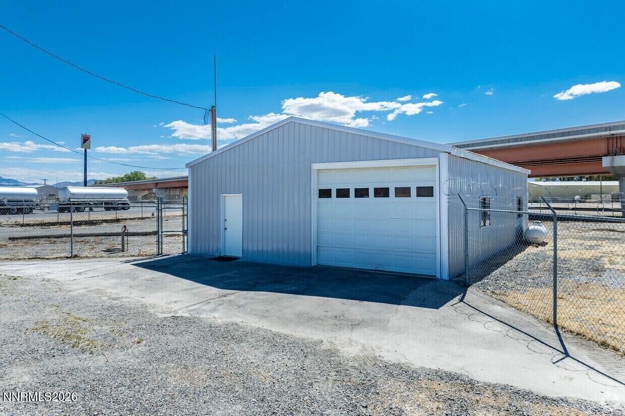 Lovelock Industrial Building with Fenced Yard