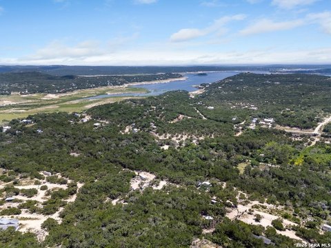 Land, Lakehills, TX