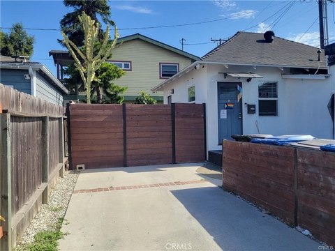 Duplex Residence with Bonus Room