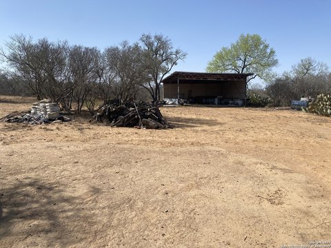 Land, Devine, TX