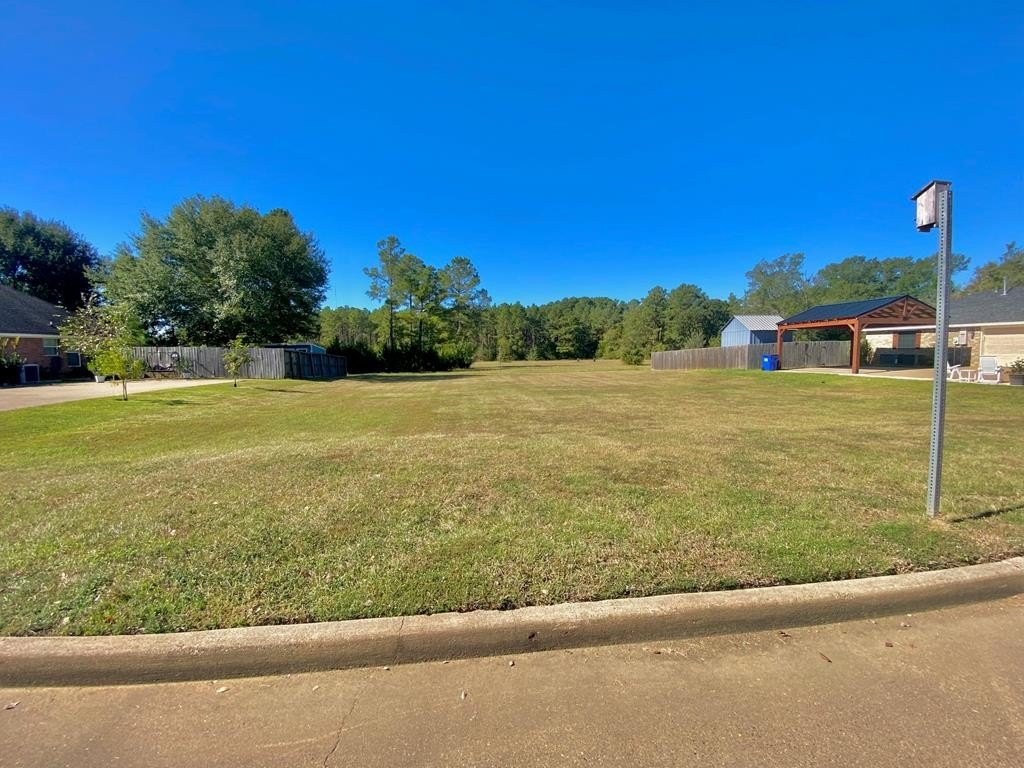 Residential Land in Crockett, TX