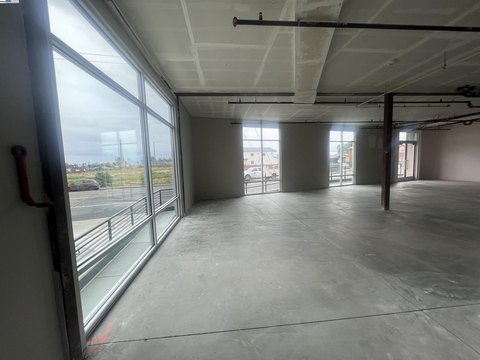 Commercial Space in Pittsburg, CA