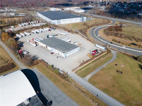 Spacious Industrial Building for Rent