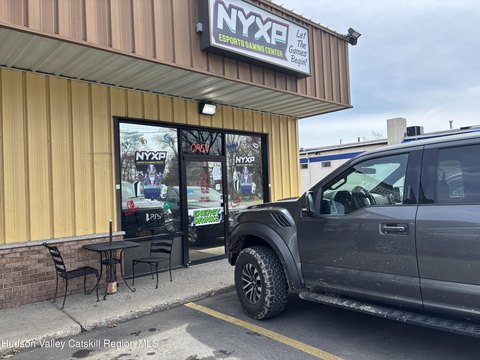 Retail/Office Space in Kingston Plaza