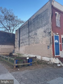 Land in Philadelphia, PA
