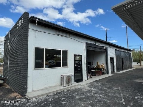 Tucson Commercial Property on Major Thoroughfare