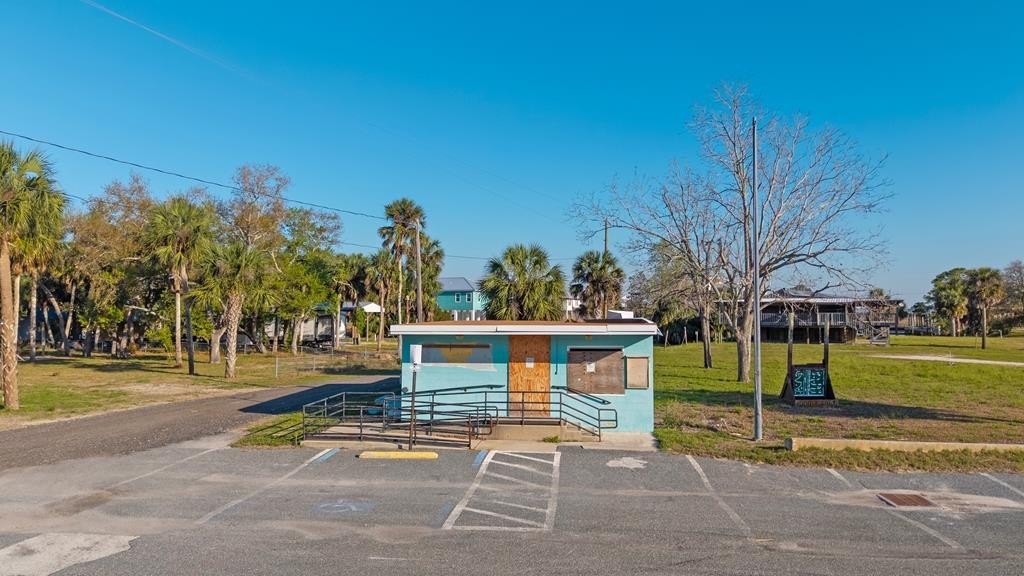 Commercial Building in Suwannee, FL