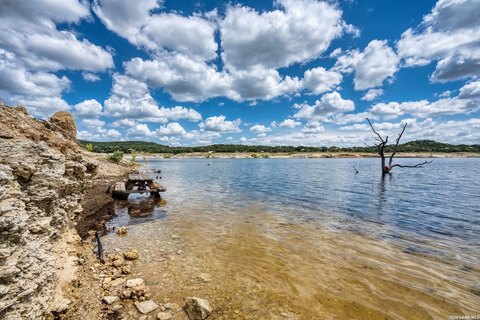Land, Lakehills, TX