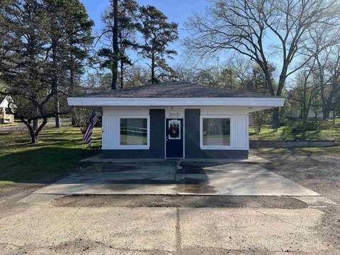 Turnkey Salon on Busy Highway