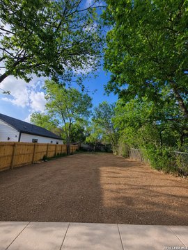 LAND - San Antonio, TX