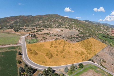 Estate View Land Parcel with Mountain Views