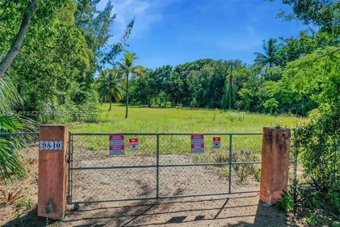 Land, Miami, FL