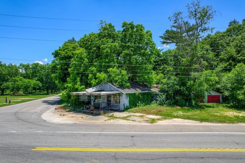 High-Traffic Commercial Property in Monetta