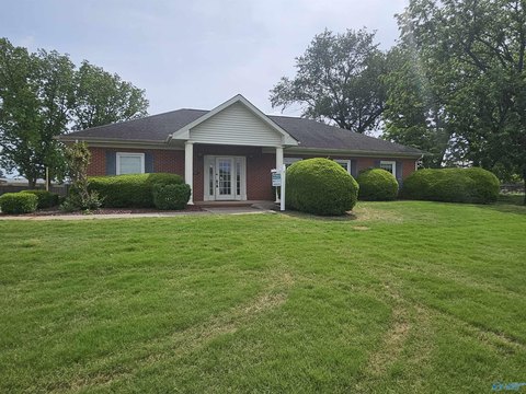 COMMERCIAL - Tuscumbia, AL