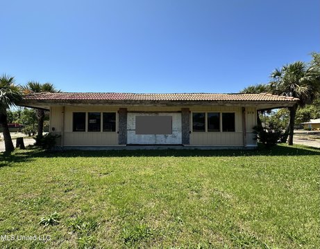 Gulfport Commercial Property Near Beach