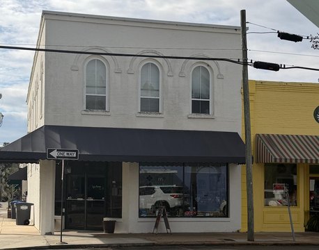 Mixed-Use Building in Historic District