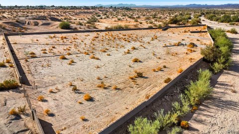Yuma Land with Mountain Views