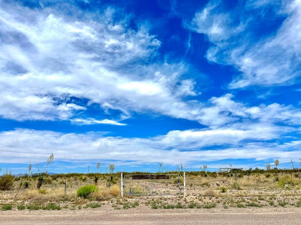 Marfa Land with Mountain Views