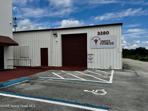 Prime Warehouse End-Unit in Melbourne