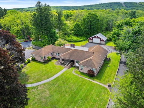 Brodheadsville Commercial Building on 2.61 Acres