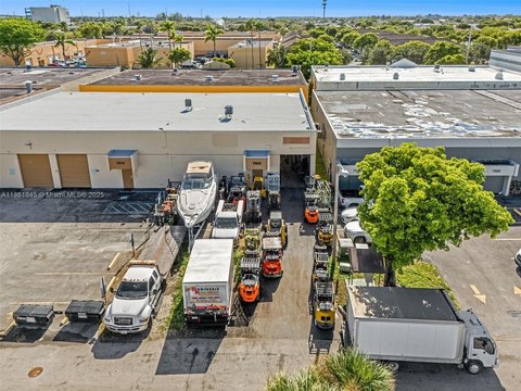Hialeah Warehouse with Covered Storage