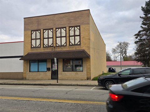 Albion Commercial Building with Parking