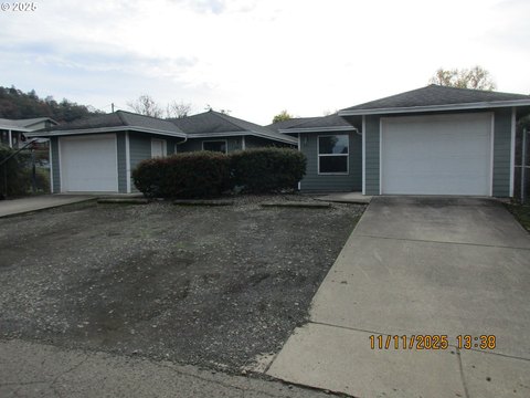 Newer Duplex in Roseburg, Oregon