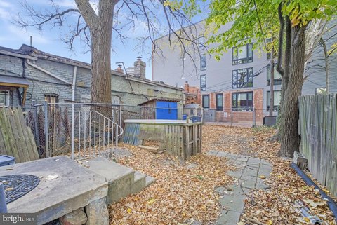 Versatile Retail/Office Space Available