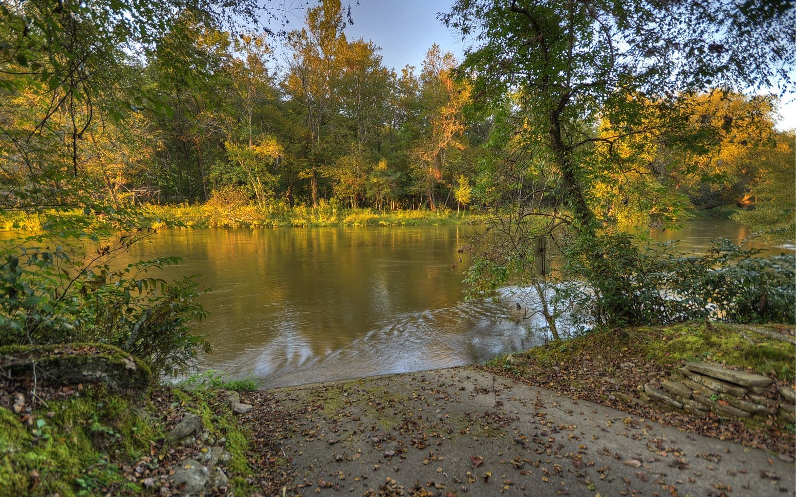 River Access Lot in Community