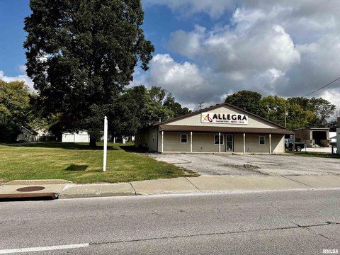 Macomb Commercial Building For Sale