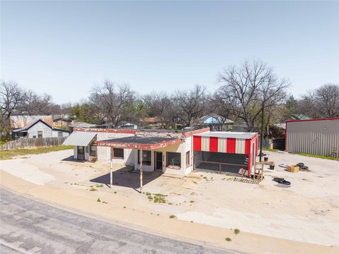 Store-Restaurant Building with Storage
