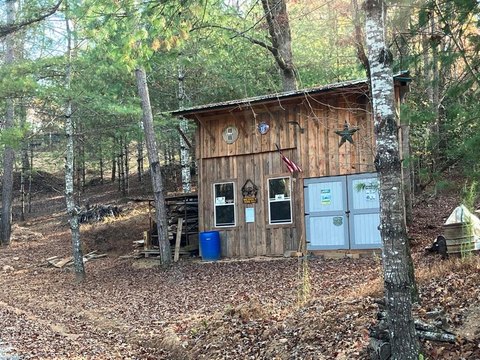 Wooded Acre with Barn in Murphy